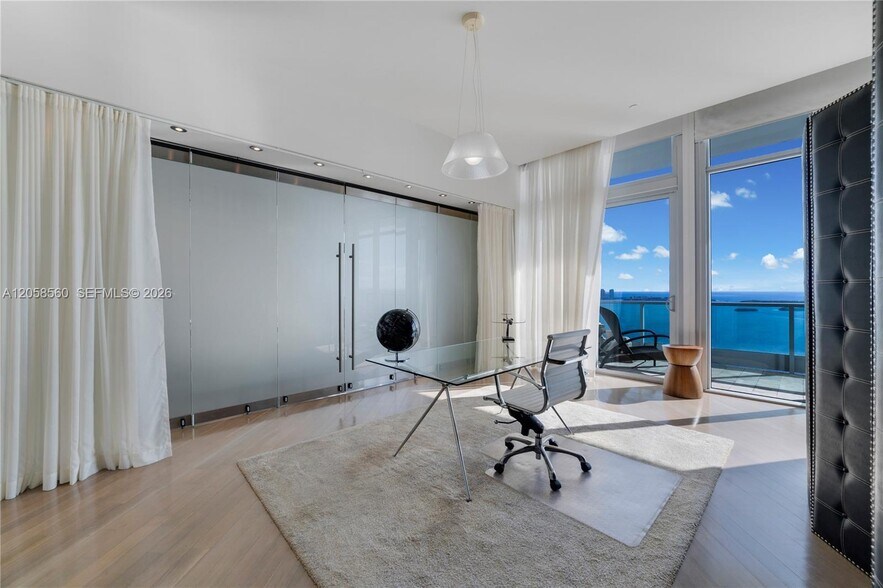 Building Photo - 1331 Brickell Bay Dr
