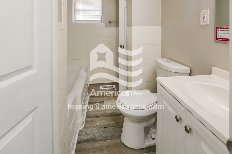 Building Photo - 716 61st St
