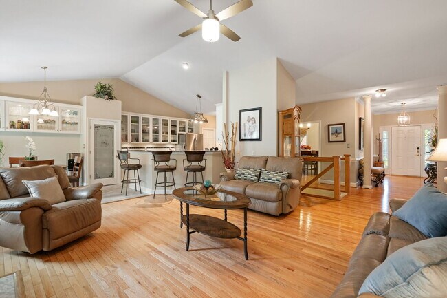 Building Photo - ***Amazing opportunity to rent this beauti...
