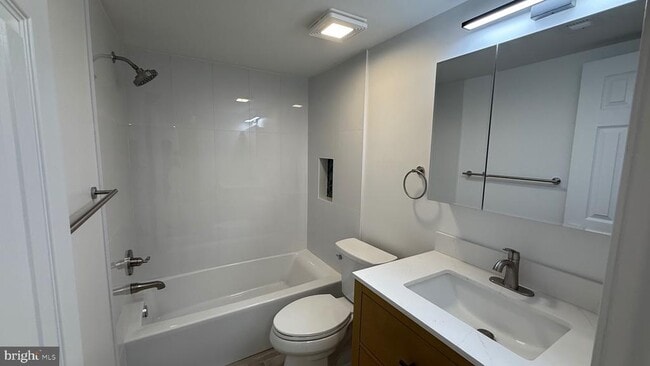 Building Photo - 3300 Johns Ct