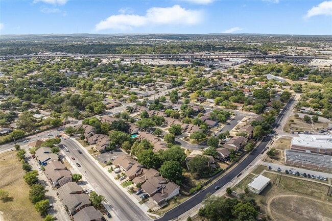 Building Photo - 8903 Trone Cir