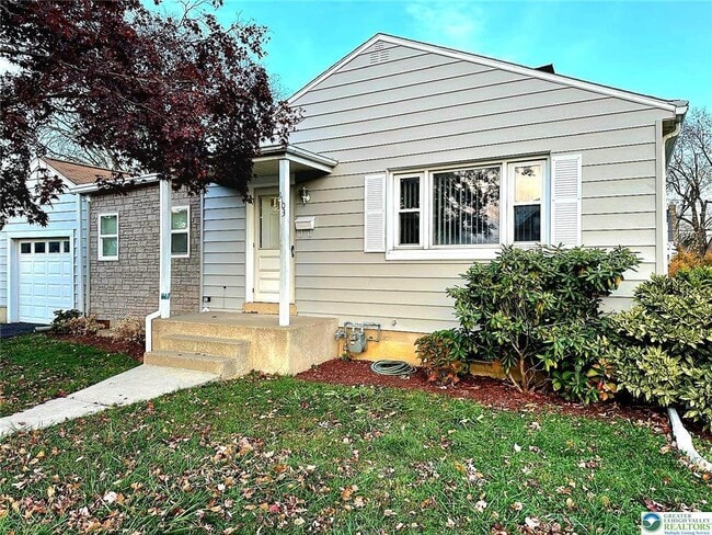 Building Photo - 1103 N Van Buren St