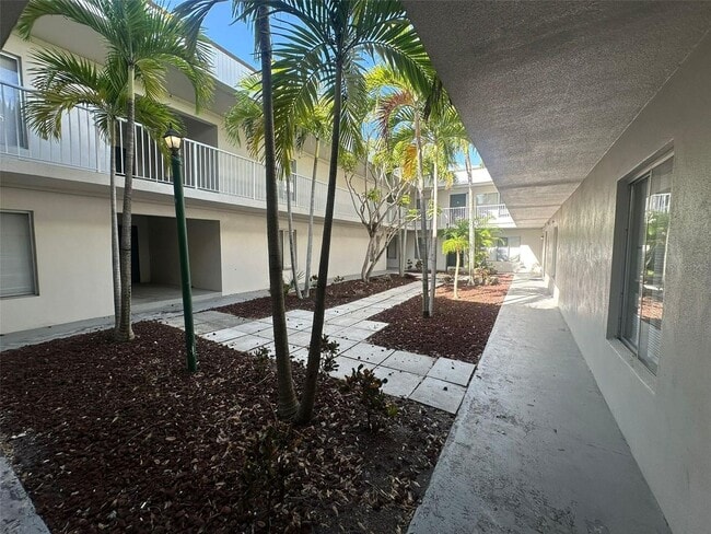 Building Photo - 1830 Maravilla Ave
