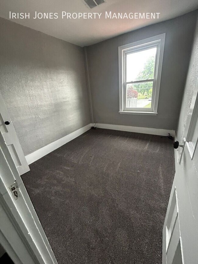 Building Photo - 1389 Broadway-Apt 2 - ALL UTILITIES INCLUDED!