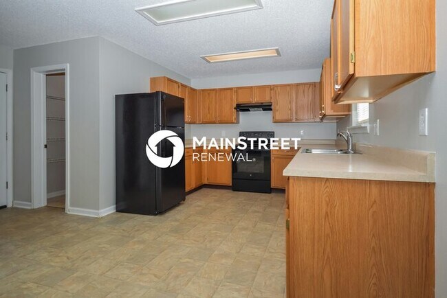 Building Photo - 4 Bedroom Pet-Friendly Home in Plainfield, IN with Main Street Renewal