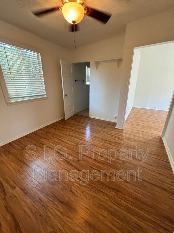 Building Photo - 1230 1/2 Griffith St