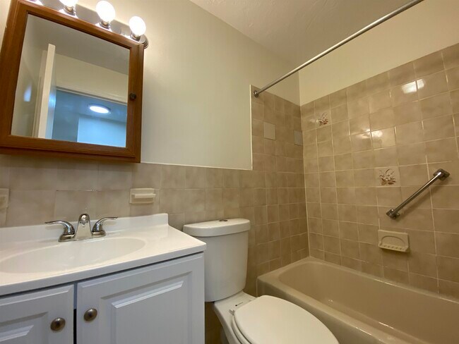 Building Photo - 379 Huse Rd