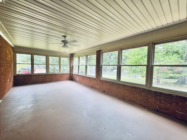Building Photo - 113 Hydaway Dr