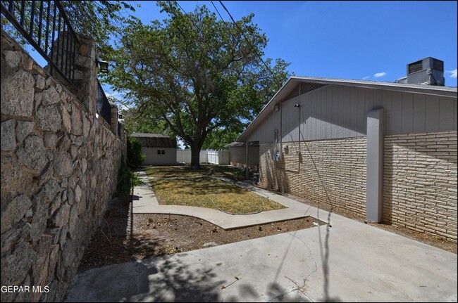 Building Photo - 424 Stonebluff Rd