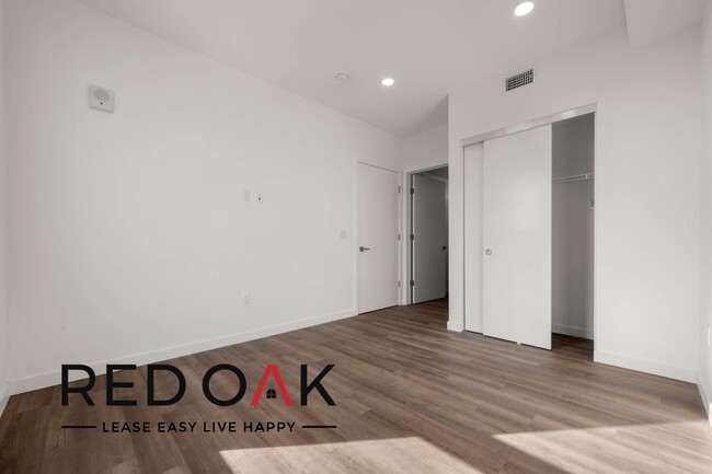 Building Photo - Modern Two Bedroom Penthouse with Tons of ...