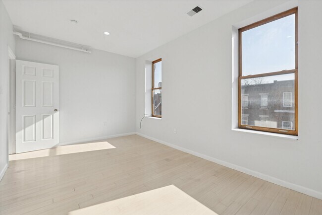 Building Photo - 1919 W Diamond St