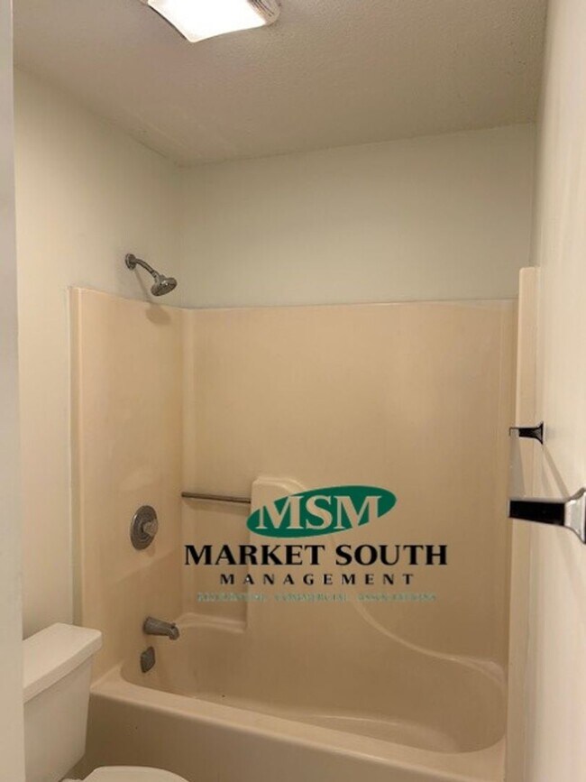 Building Photo - BRANDLEWOOD CUL-DE-SAC OFF GARRARD