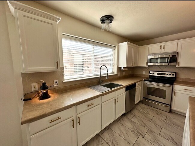 Building Photo - 224 Mulberry Dr