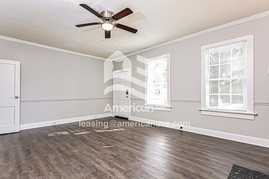 Building Photo - 916 Glenridge Dr
