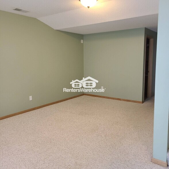 Building Photo - 5543 Glenview Ln