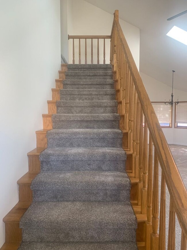 Building Photo - Beautiful 3 Bedroom Home with Garage, Yard...