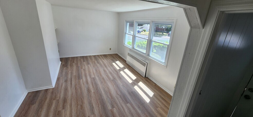 Livingroom - 24915 147th Ave