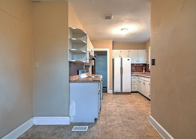 Building Photo - 6456 Blue Springs Pkwy