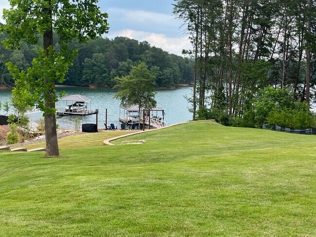 Building Photo - 335 McAlister Rd