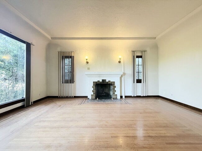 Building Photo - 7001 2nd Ave