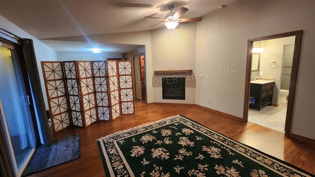 Building Photo - 3 bd 2.5ba Ranch Style Home with Fenced Yard, W/D in Unit, Fireplaces & 2 Car Garage!