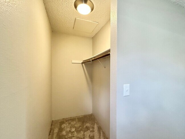 Building Photo - Charming 2 Bed, 1 Bath Canby Townhouse-Style Duplex!