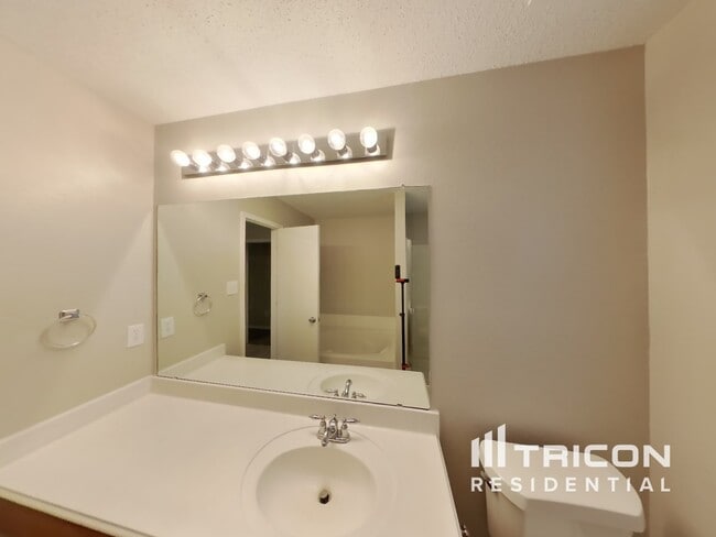 Building Photo - 1504 Redman Dr