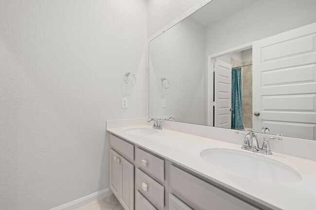 Building Photo - 9914 Brickhouse Dr