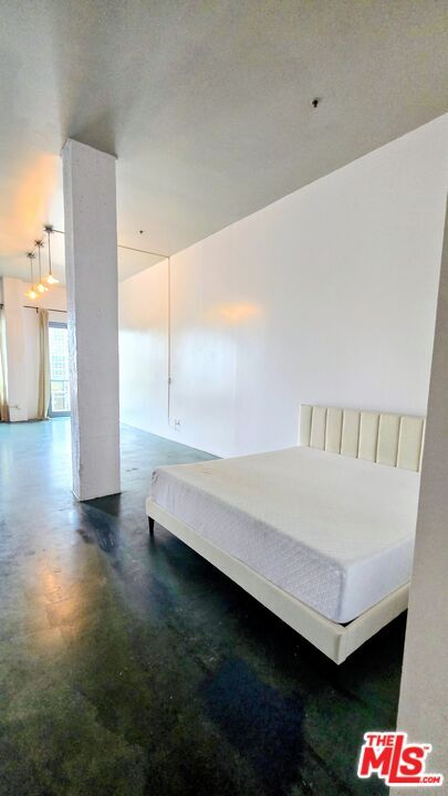 Building Photo - 849 S Broadway