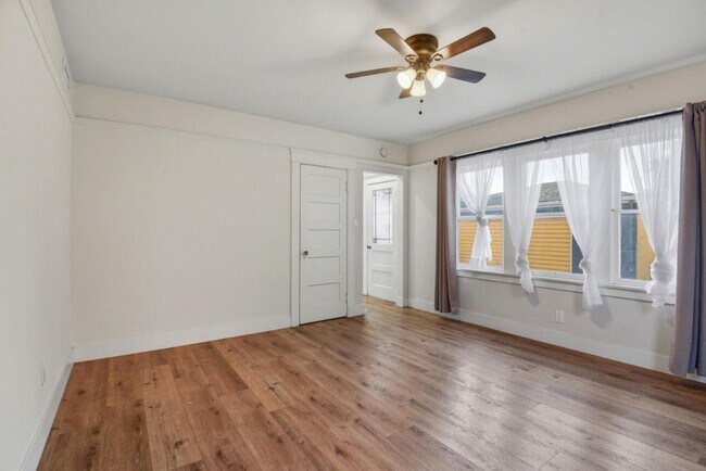 Building Photo - 1610 W 36th Pl