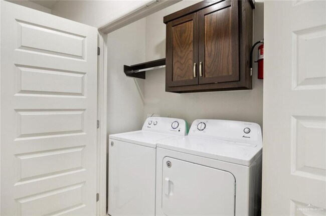 Building Photo - 15 West Dr