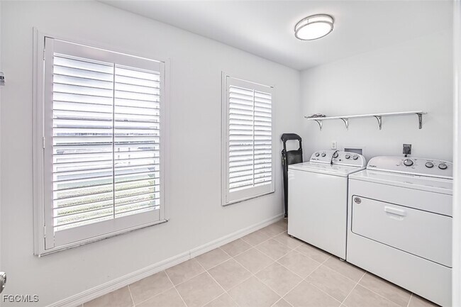 Building Photo - 16840 Sanibel Sunset Ct