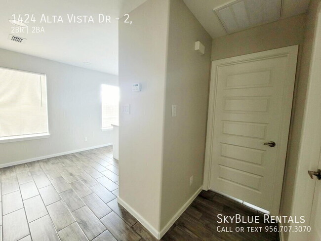 Building Photo - 1424 Alta Vista Dr