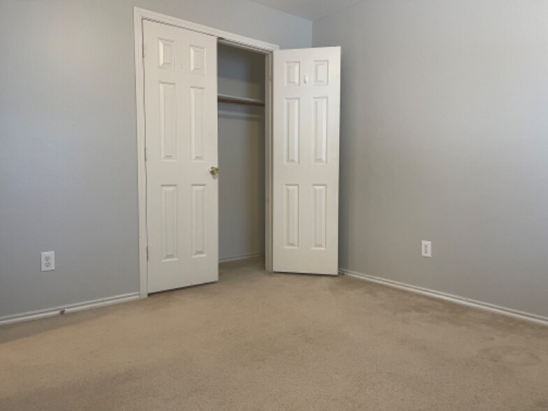 Building Photo - 12970 Vassar Dr