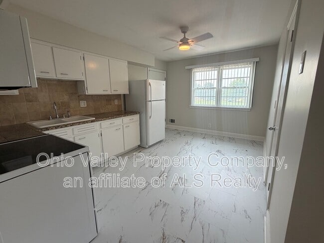 Building Photo - 2910 Abigail Dr
