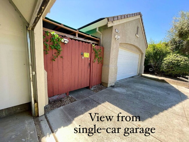 Building Photo - 1731 Petit Peak Ct