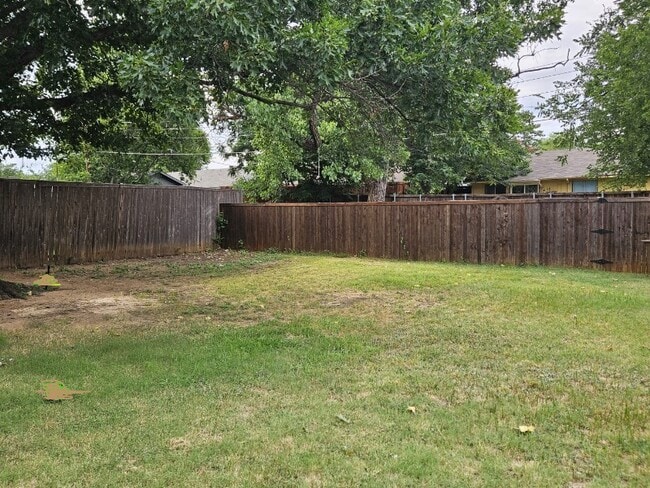 Building Photo - 611 Dewberry Dr