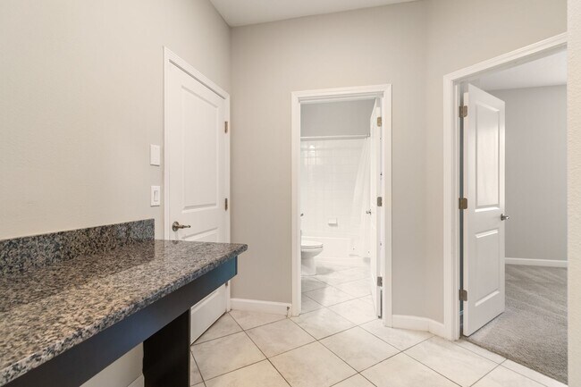 Building Photo - Spacious 4 bed, 3 Bath Terra Bella Home fo...