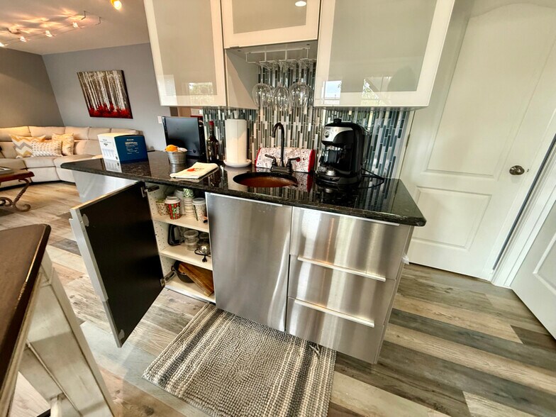 Building Photo - 8610 Zircon Way
