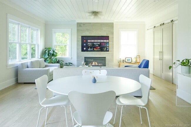 Building Photo - 17 Stony Brook Rd