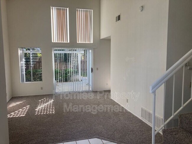 Building Photo - 1744 Calle Platico