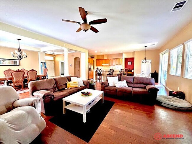 Building Photo - Beautiful Home in the Northwest!