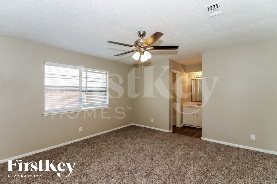 Building Photo - 25448 White Oak Ln