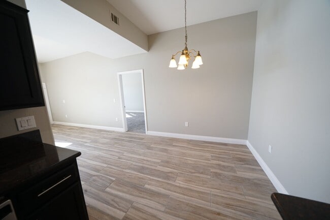 Building Photo - SHOWINGS AVAILABLE NOW