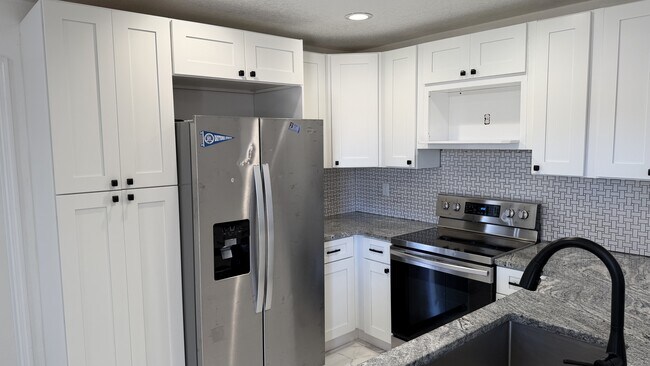 Building Photo - 215 Woodland Ave