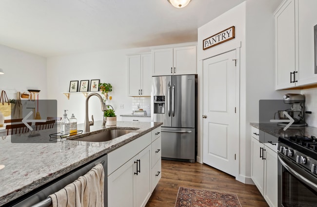 Building Photo - 437 S Burr Oak Ln