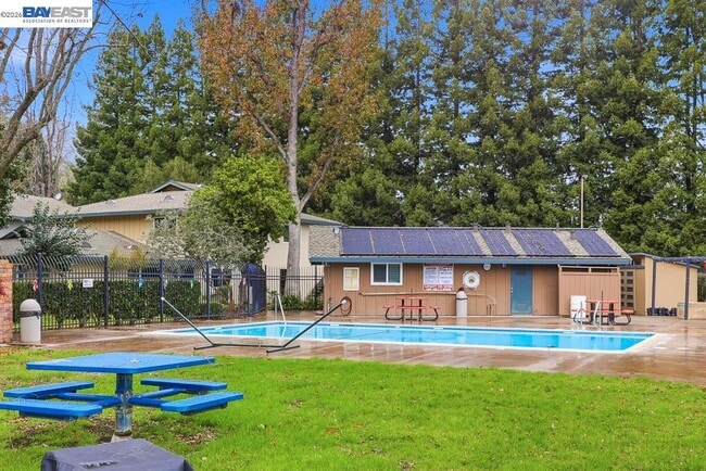 Building Photo - 2204 Segundo Ct