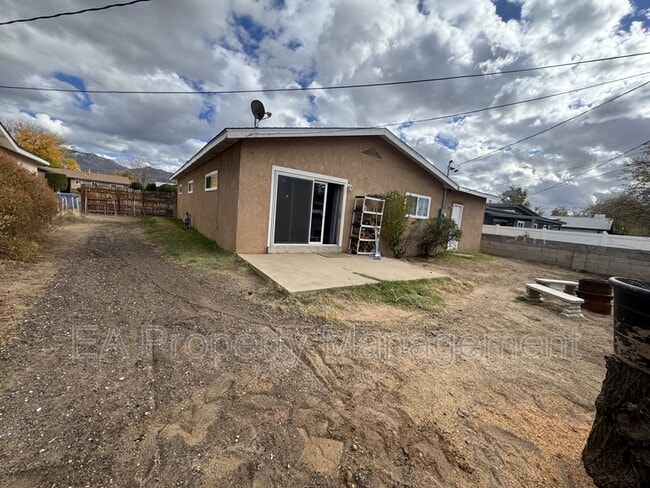 Building Photo - 1417 Dorothy St NE