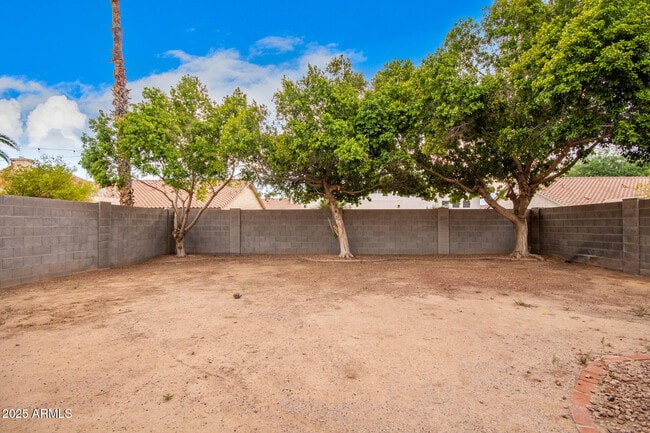 Building Photo - 100 N Bradley Dr