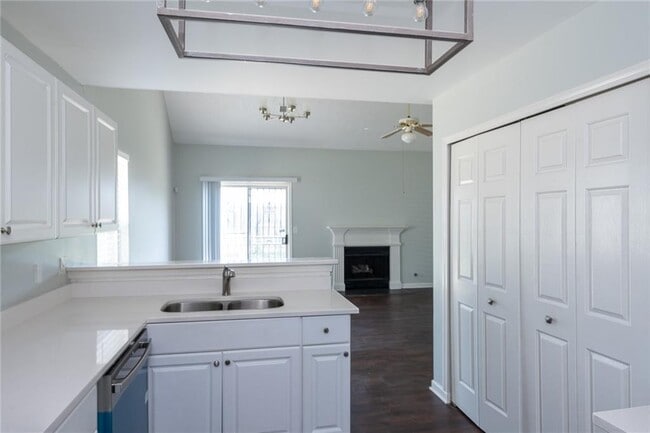 Building Photo - 3690 Manor Ct SW